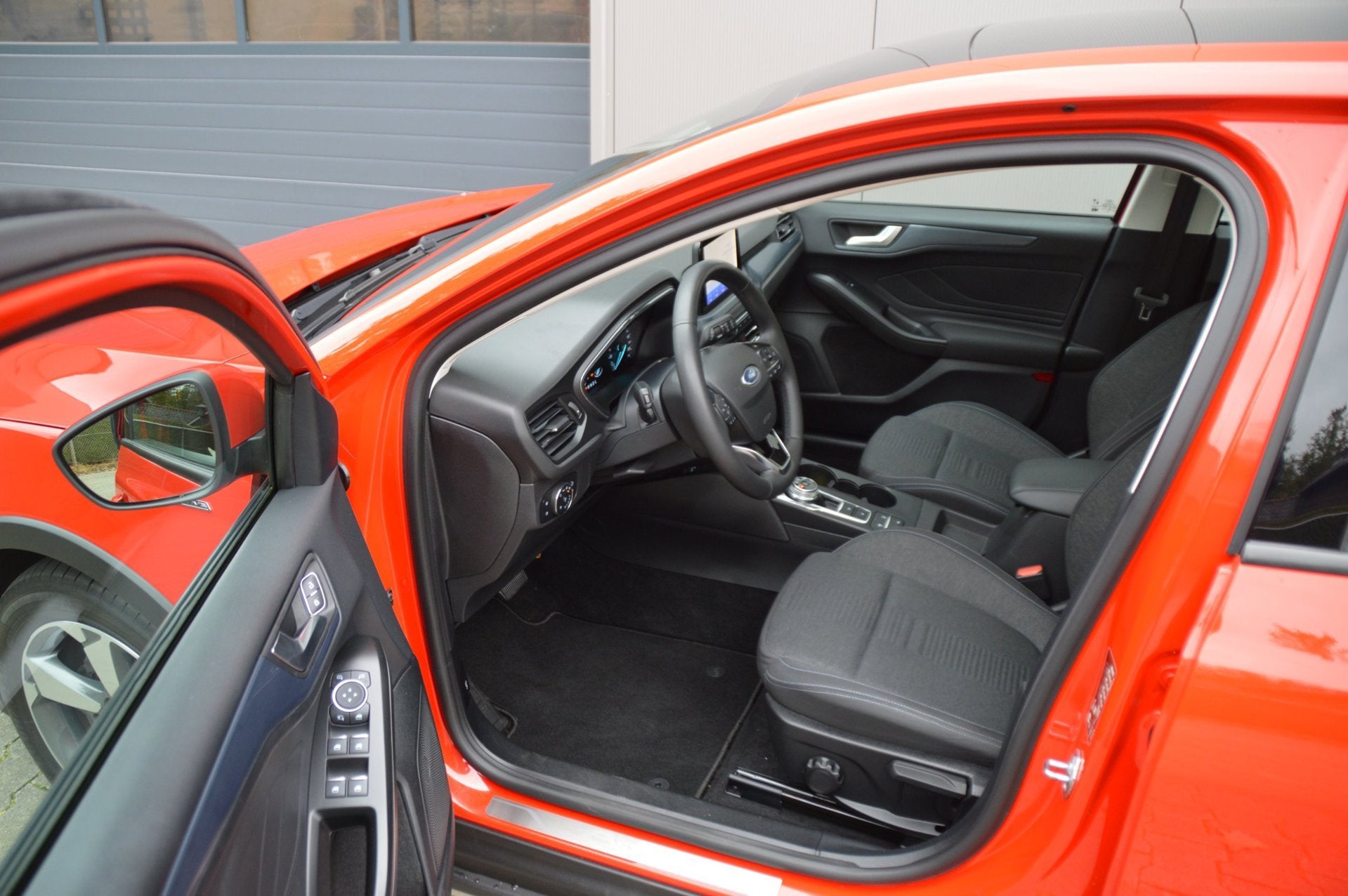 Ford FOCUS 1.5 EcoBoost Vignale, Stof, Gebruikt, Bedrijf, 3 cilinders