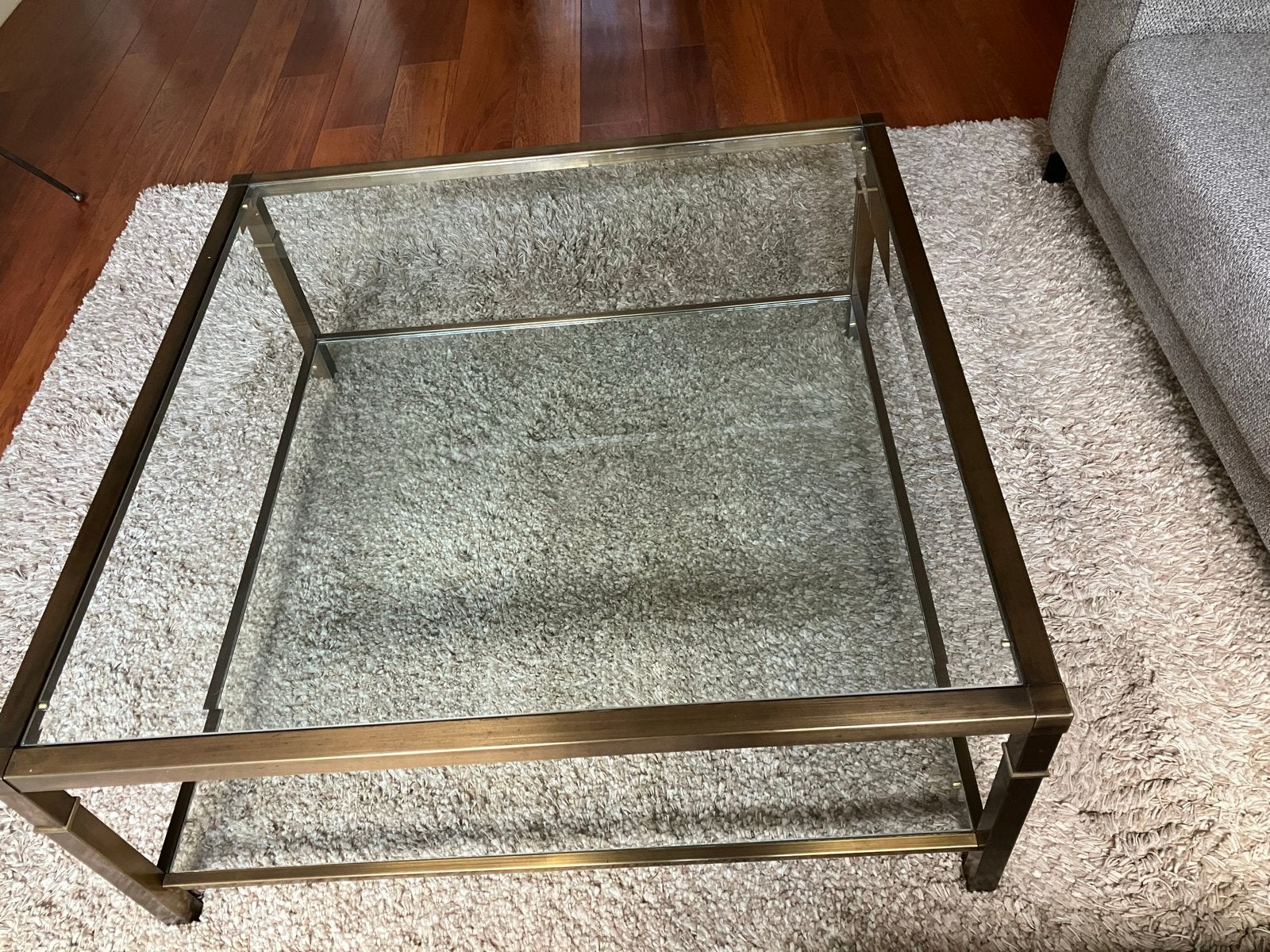 Vierkante salontafel met glazen blad en bronzen rand, Ophalen, Gebruikt, Vierkant, 50 tot 100 cm