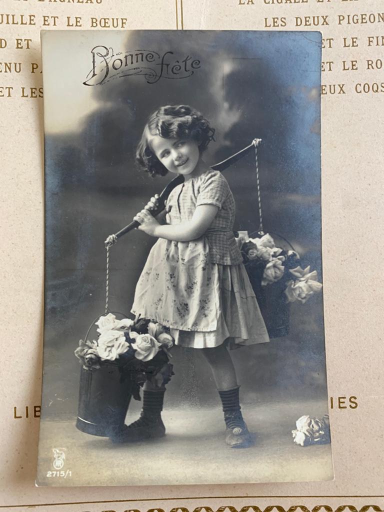 1911 Bonne Fête - meisje met emmertjes rozen (II), Ophalen of Verzenden, Voor 1920, Gelopen, Kinderen