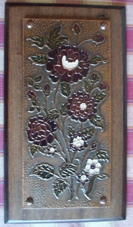 Koperen afbeelding bloemen (gehamerd) op houten paneel, Antiek en Kunst, Ophalen of Verzenden, Koper