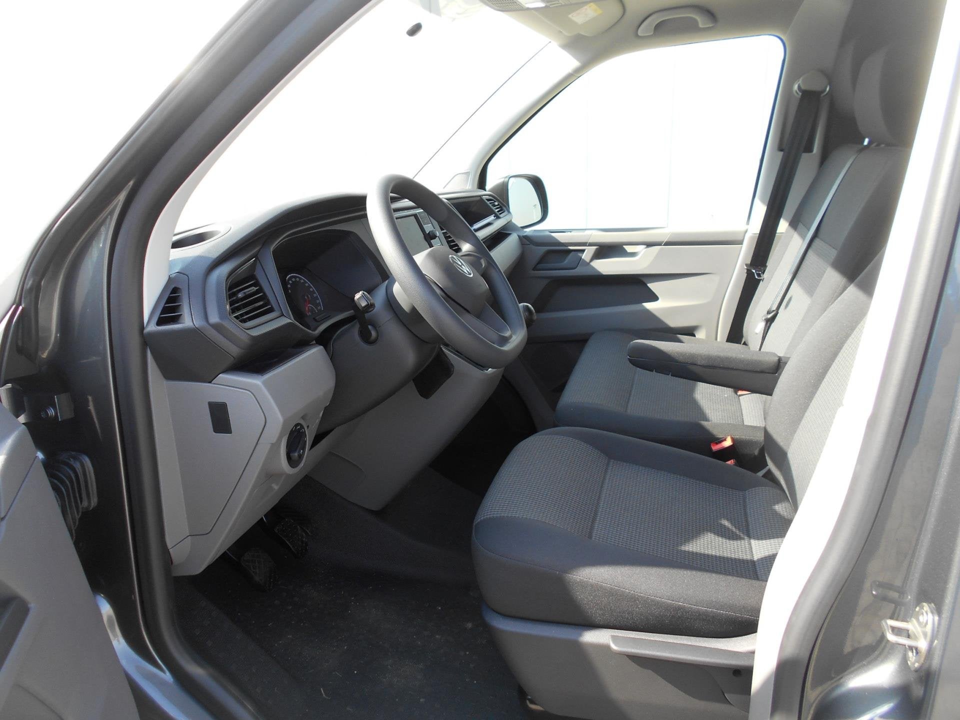 Volkswagen TRANSPORTER 2.0 TDI L1H1 26 Economy Business, Auto's, Voorwielaandrijving, Gebruikt, Euro 6, 4 cilinders