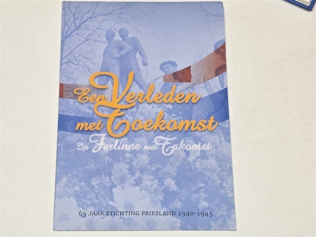 Friesland 1940-1945 — 65 Jaar Herdenkingsboek, Ophalen of Verzenden, Zo goed als nieuw