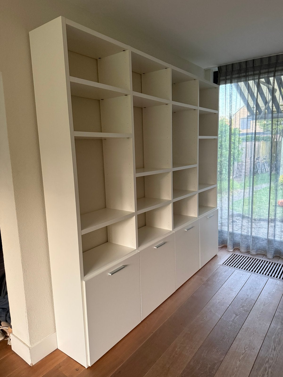 Design boekenkast wit – 243 of 303 cm breed en 227,5 cm hoog, Huis en Inrichting, Kasten | Boekenkasten, Ophalen, Met plank(en)