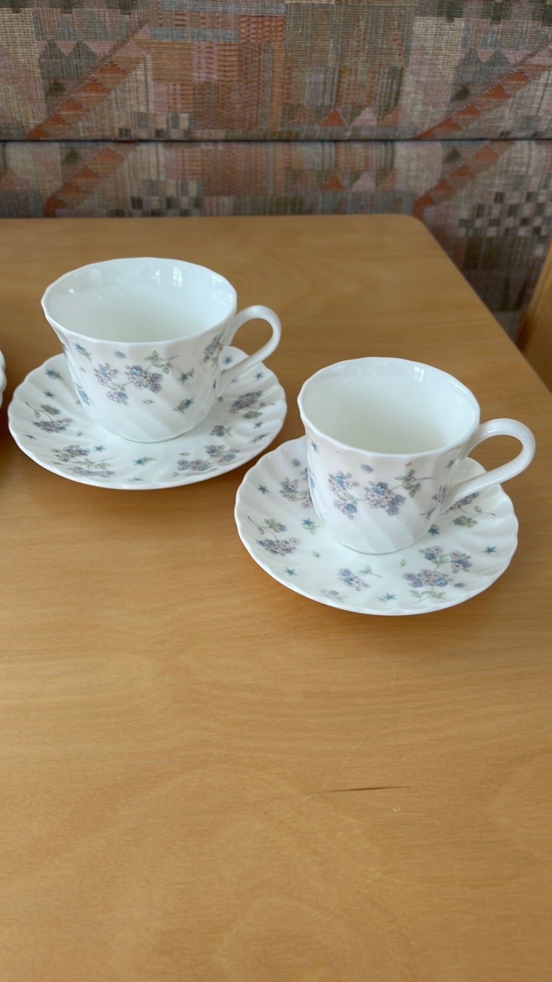 Wedgewood April Flowers, Ophalen of Verzenden, Porselein, Bord(en)