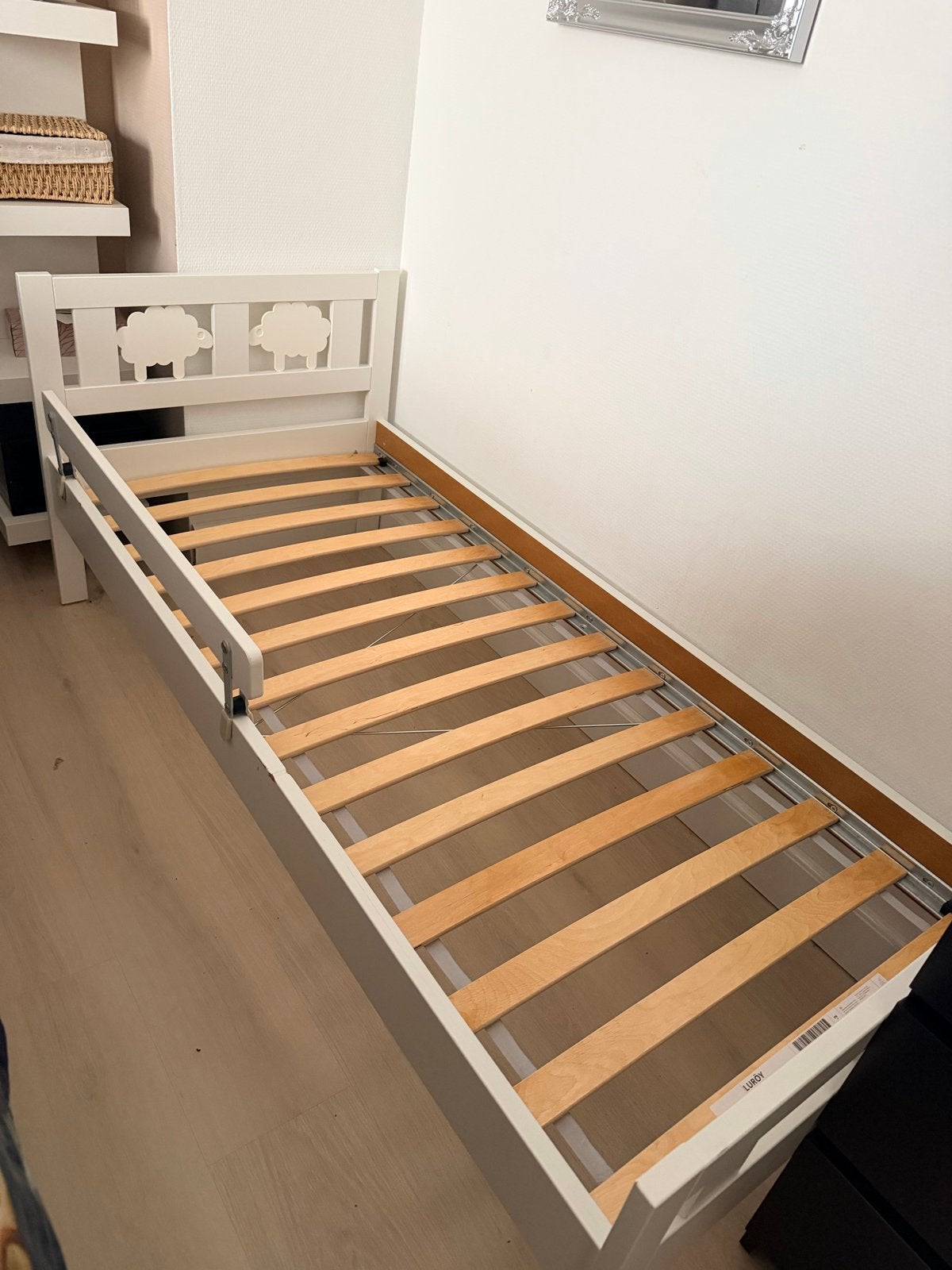 Kinderbed met schapenhoofdjes en matras, Kinderen en Baby's, Ophalen, Gebruikt, 70 tot 85 cm, Lattenbodem