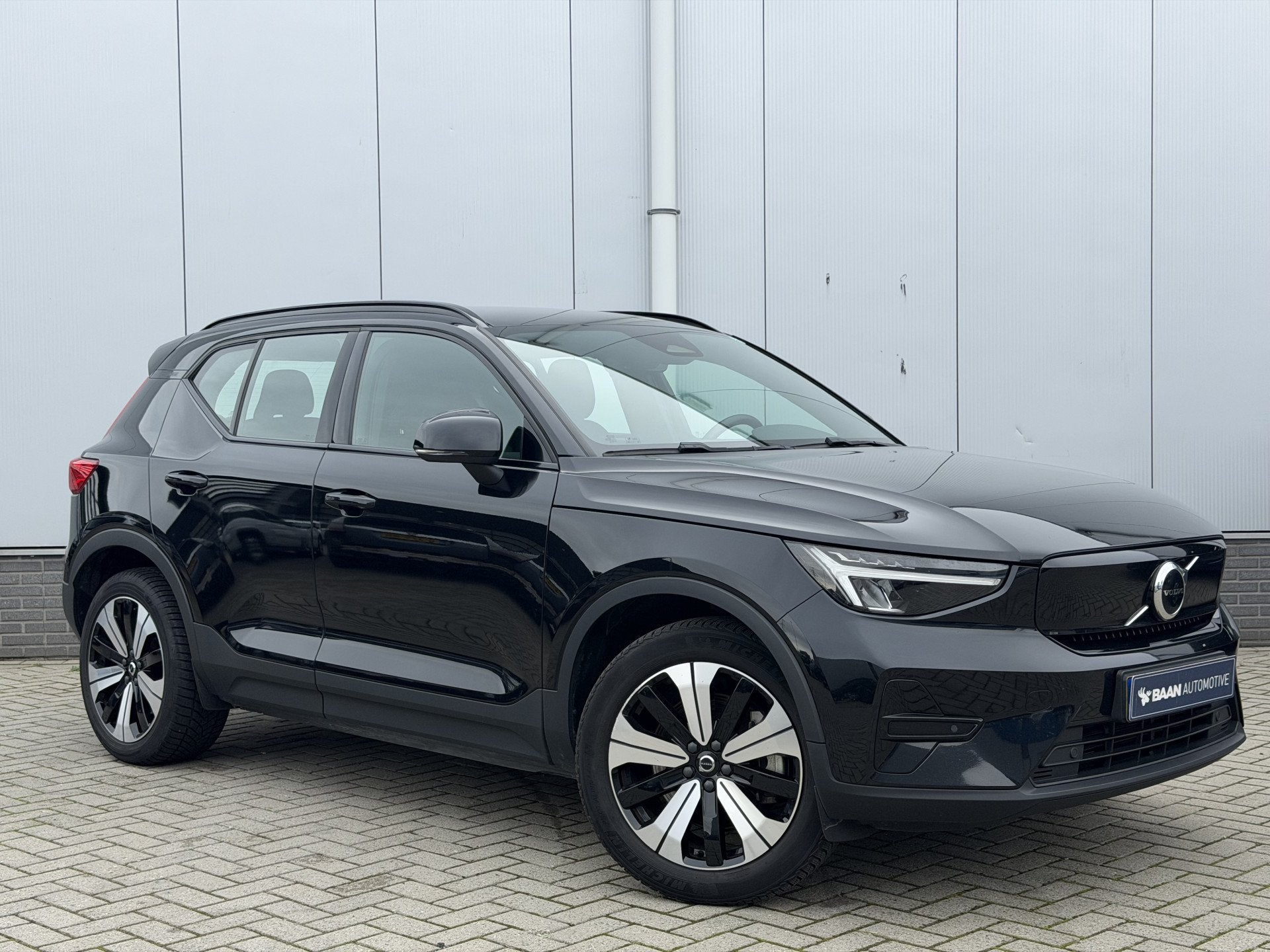 Volvo XC40 Recharge Plus 70 kWh (bj 2022, automaat), Auto's, Gebruikt, Automatische klimaatregeling, Zwart, 90 €/maand