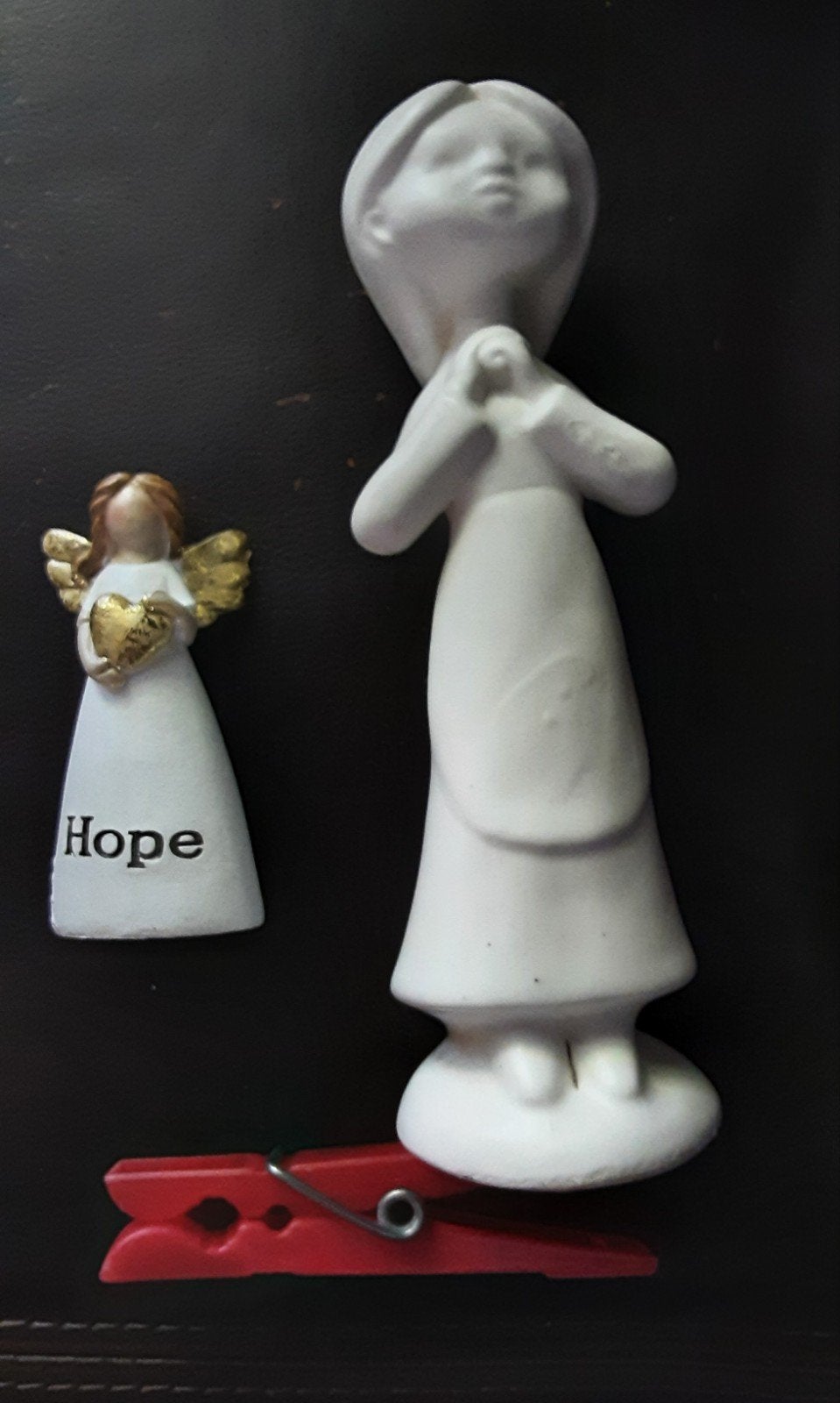 religieuze beeldjes: Engel 'Hope' - hoop en biddende figuur, Ophalen of Verzenden, Zo goed als nieuw, Beeld(je)