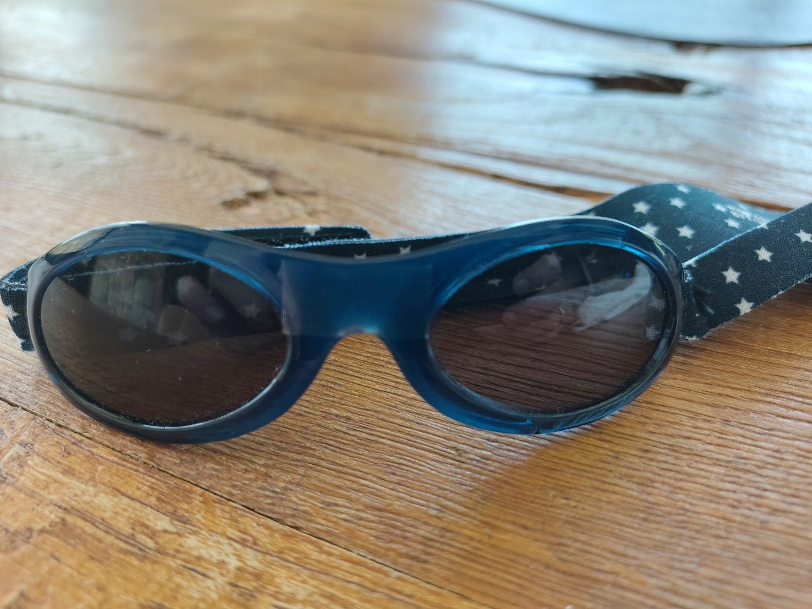 Baby Banz zonnebril - ongebruikt, donkerblauw met sterren, Zonnebril, Blauw, Zo goed als nieuw, Ophalen