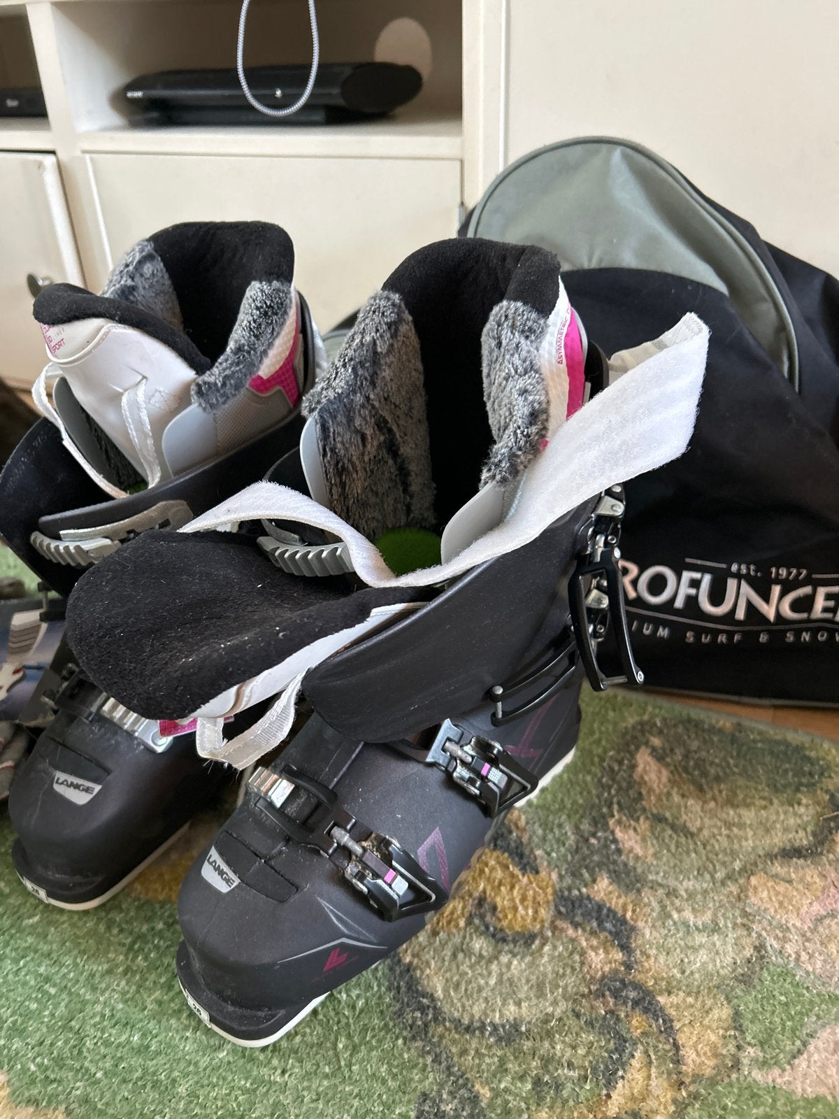 Dames skischoenen maat 39- Zo goed als nieuw, Sport en Fitness, Schoenen, Zo goed als nieuw, Skiën, Ophalen