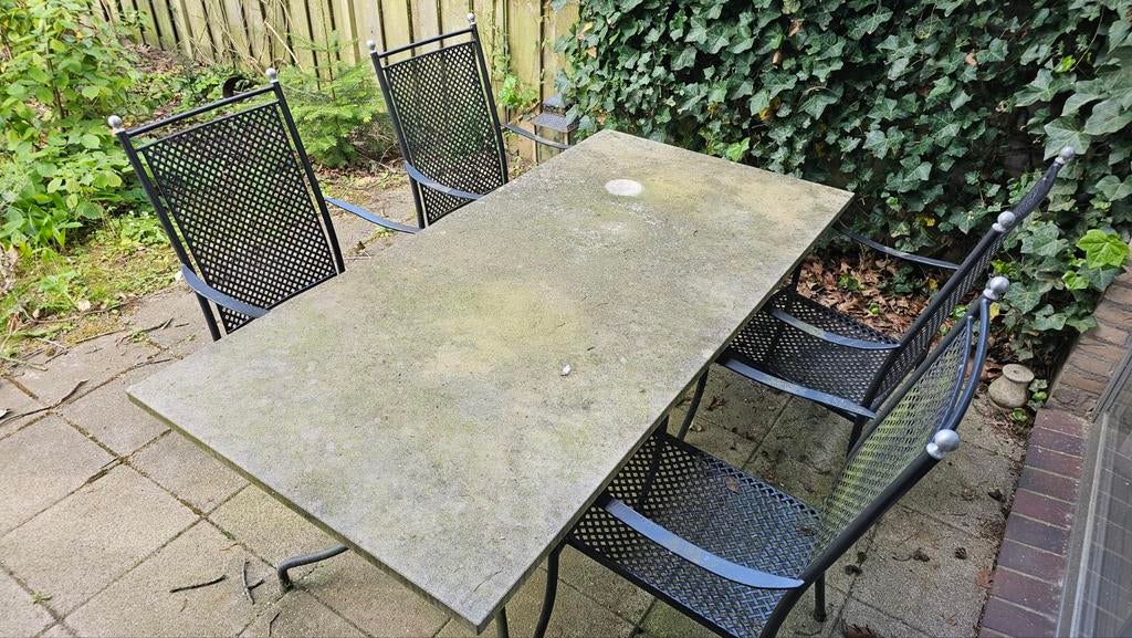 Robuuste tuinset met 4 stoelen en stenen tafel, Gebruikt, Ophalen of Verzenden, Tuinset, Eettafel