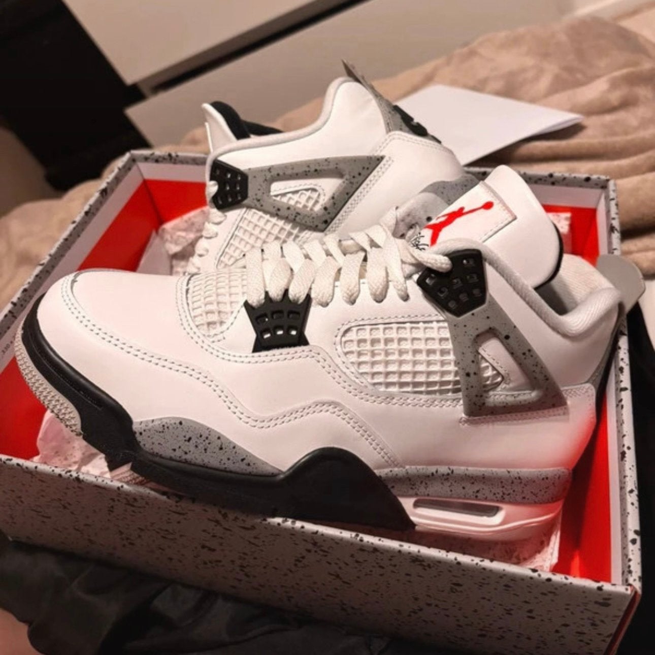 Jordan 4 retro white cement, Wit, Ophalen of Verzenden, Sneakers of Gympen, Zo goed als nieuw