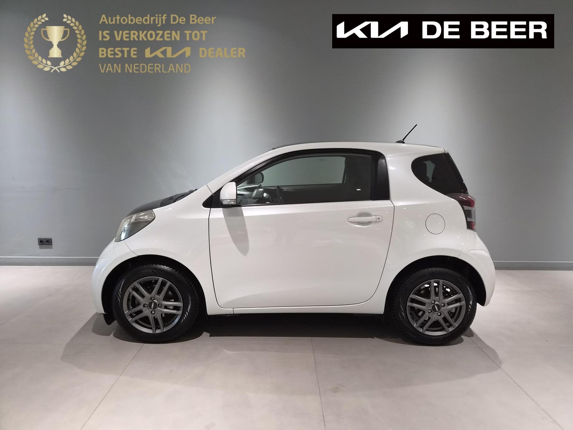 TOYOTA IQ 1.0 VVT-i 68pk Aspiration Navi, IQ, Stof, Gebruikt, Zwart