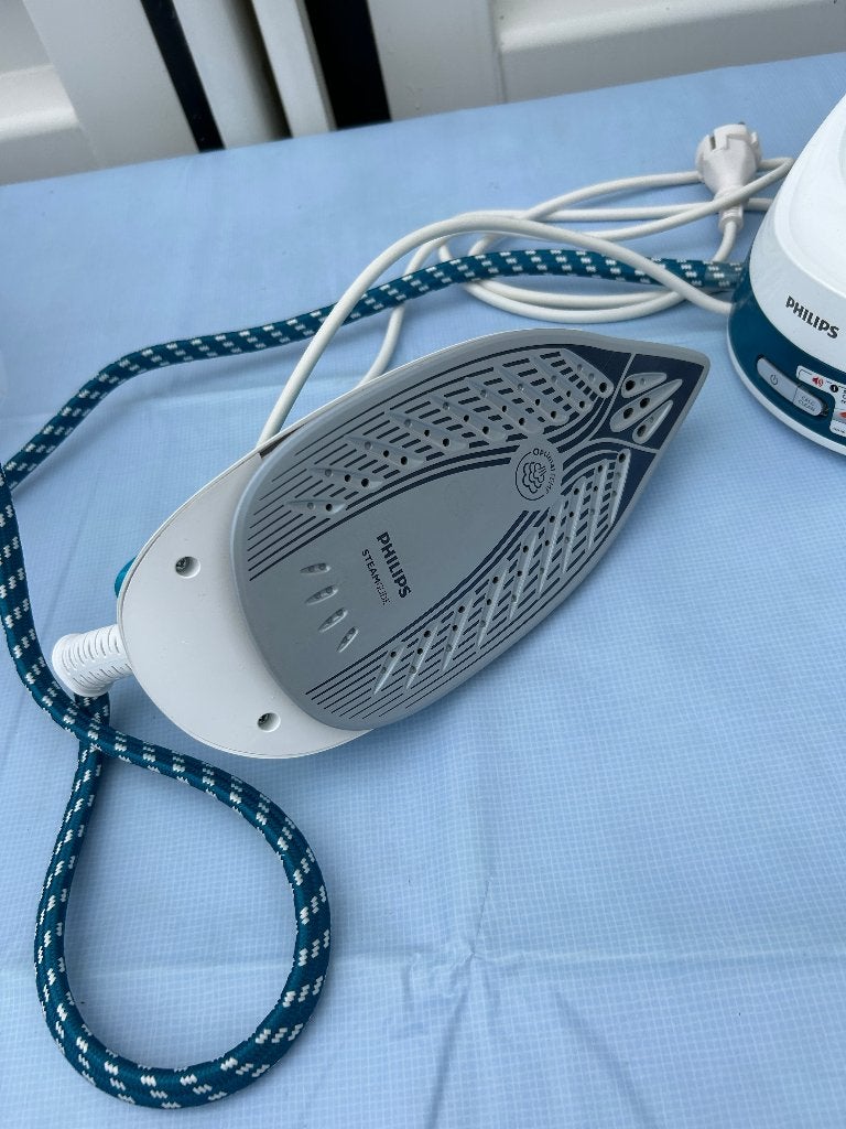 Philips PerfectCare Compact Essential GC6815 Stoomgenerator, Strijkijzer met snoer, ., Ophalen of Verzenden, Zo goed als nieuw