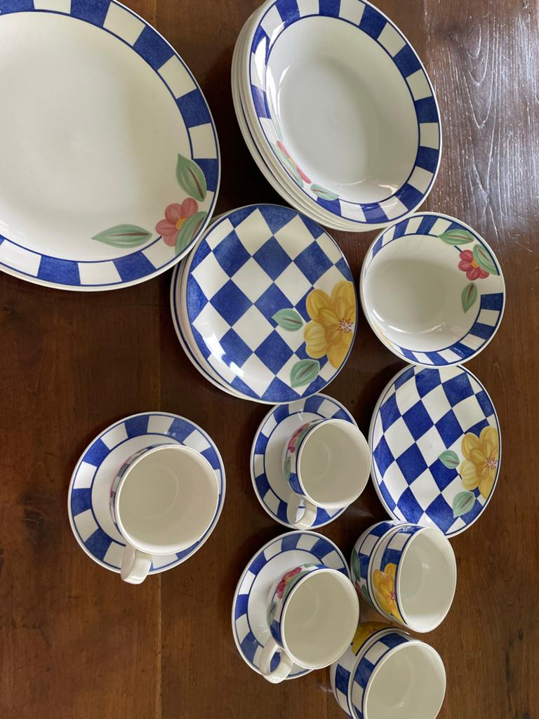 Johnson Bros Hopscotch Servies met bloemen en ruitpatroon, Huis en Inrichting, Gebruikt, Keramiek, Ophalen of Verzenden, Overige stijlen