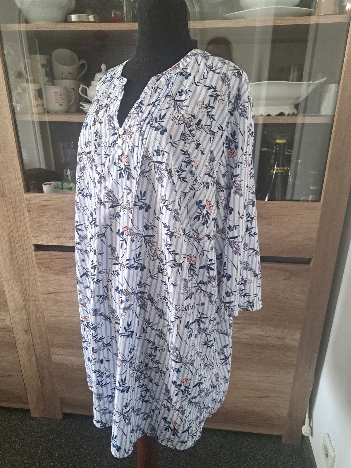 nette blouse by basically you mt 56 valt als mt 50, Ophalen of Verzenden, Zo goed als nieuw, Wit, Blouse of Tuniek