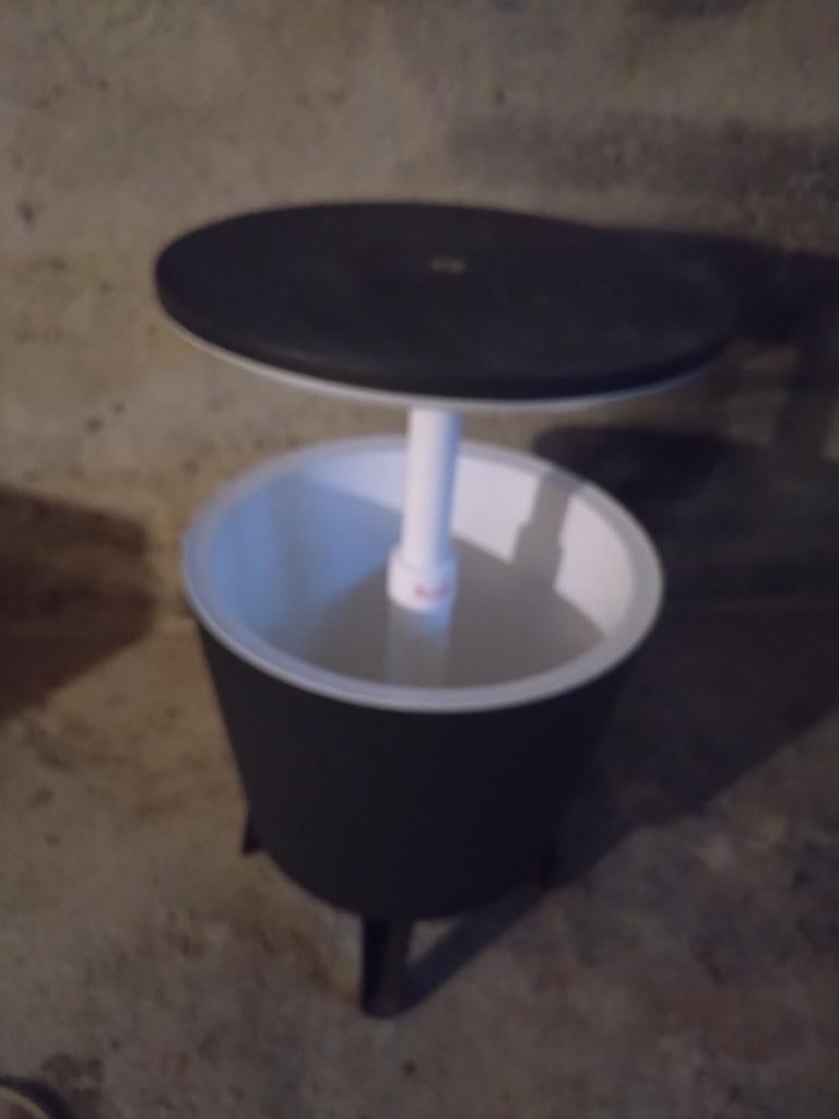 CoolBar: Koelbox en bijzettafel in één, Tuin en Terras, Ophalen of Verzenden, Gebruikt, Rond, Kunststof