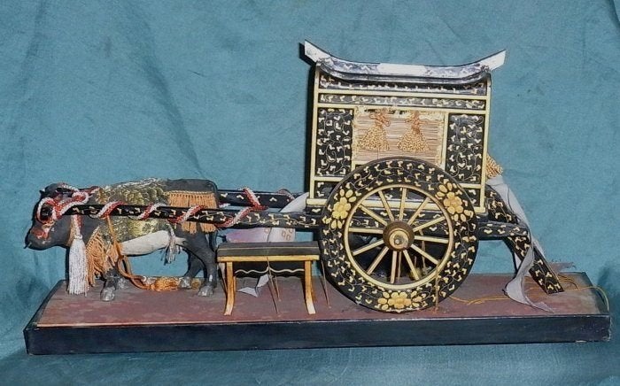 Oude japanse ossenwagen voor bij Hina poppen festival, Japan, Ophalen of Verzenden, Pop, Geschilderd