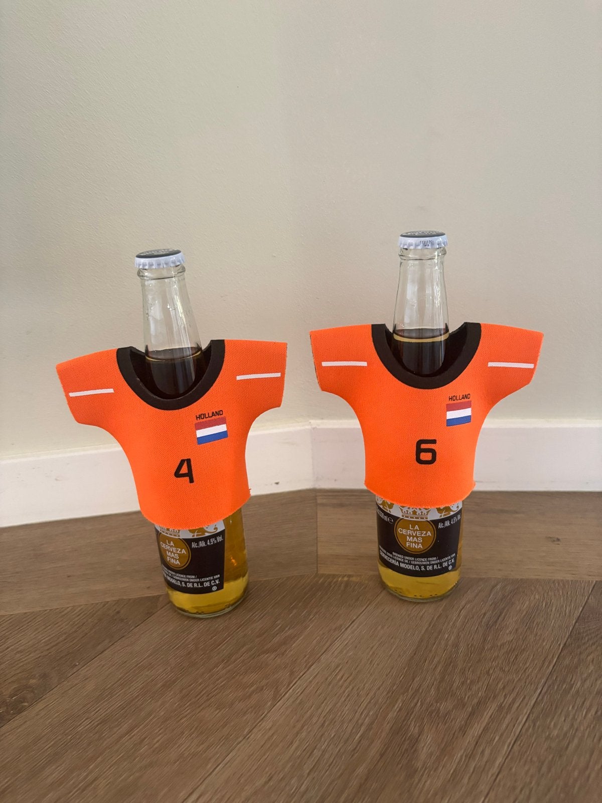 WK Oranje shirtjes decoratie voor flesjes, Ophalen of Verzenden, Nieuw, Versiering, Oranje of Koningsdag