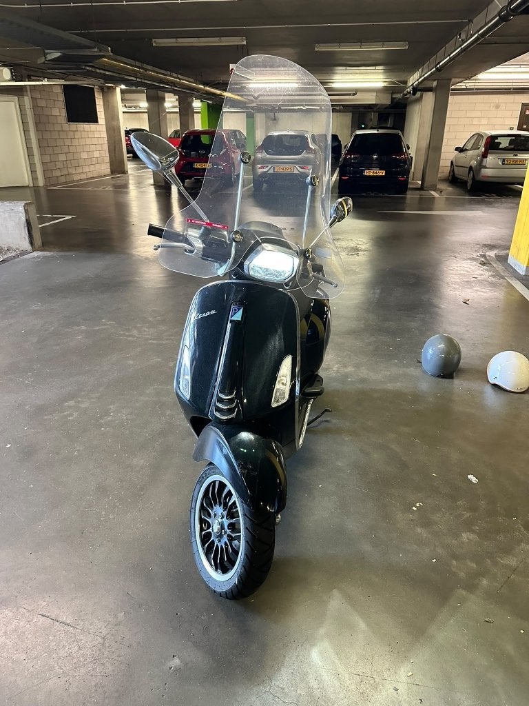 TE KOOP: Vespa Sprint 2023 – Zwart, Ophalen, Gebruikt, Maximaal 45 km/u, Vespa S