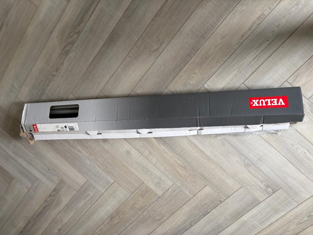 Nieuwe Velux verduisterend rolgordijn grijs GPU P08, Ophalen, 100 tot 150 cm, Nieuw, 50 tot 100 cm