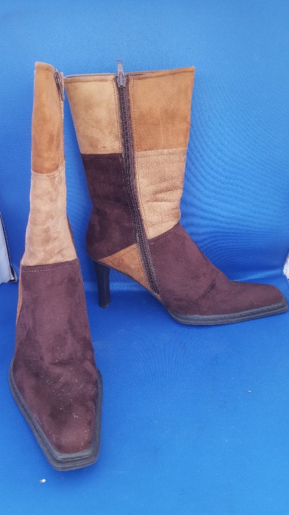 Dameslaarzen, hoge hak, bruine patches, suede, mt. 39. 1A6, Tweedehands verkoop, Bruin, Ophalen of Verzenden, Hoge laarzen