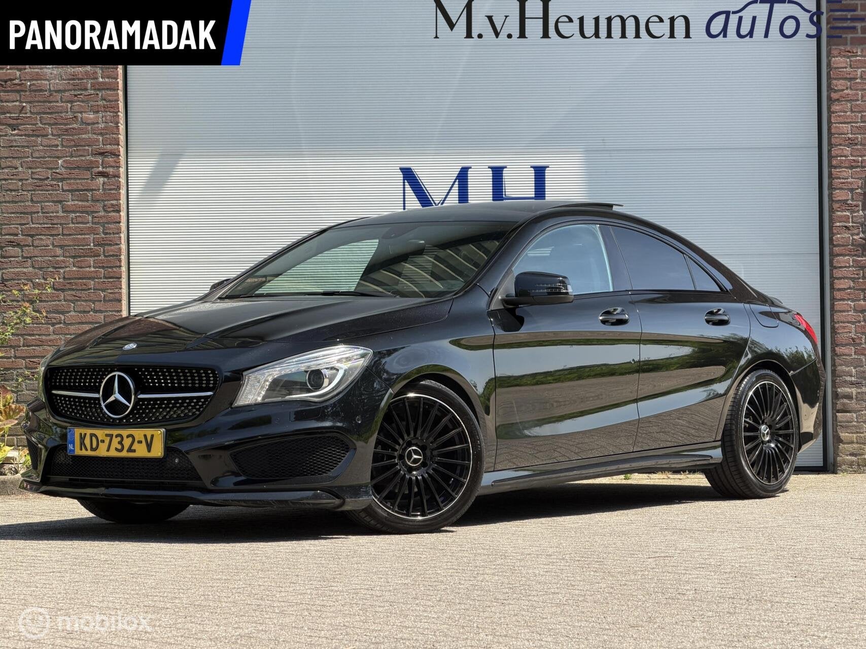 Mercedes CLA-klasse 180 AMG Pano Carplay Camera Stoelverwarm, Gebruikt, 4 cilinders, 715 kg, 1595 cc