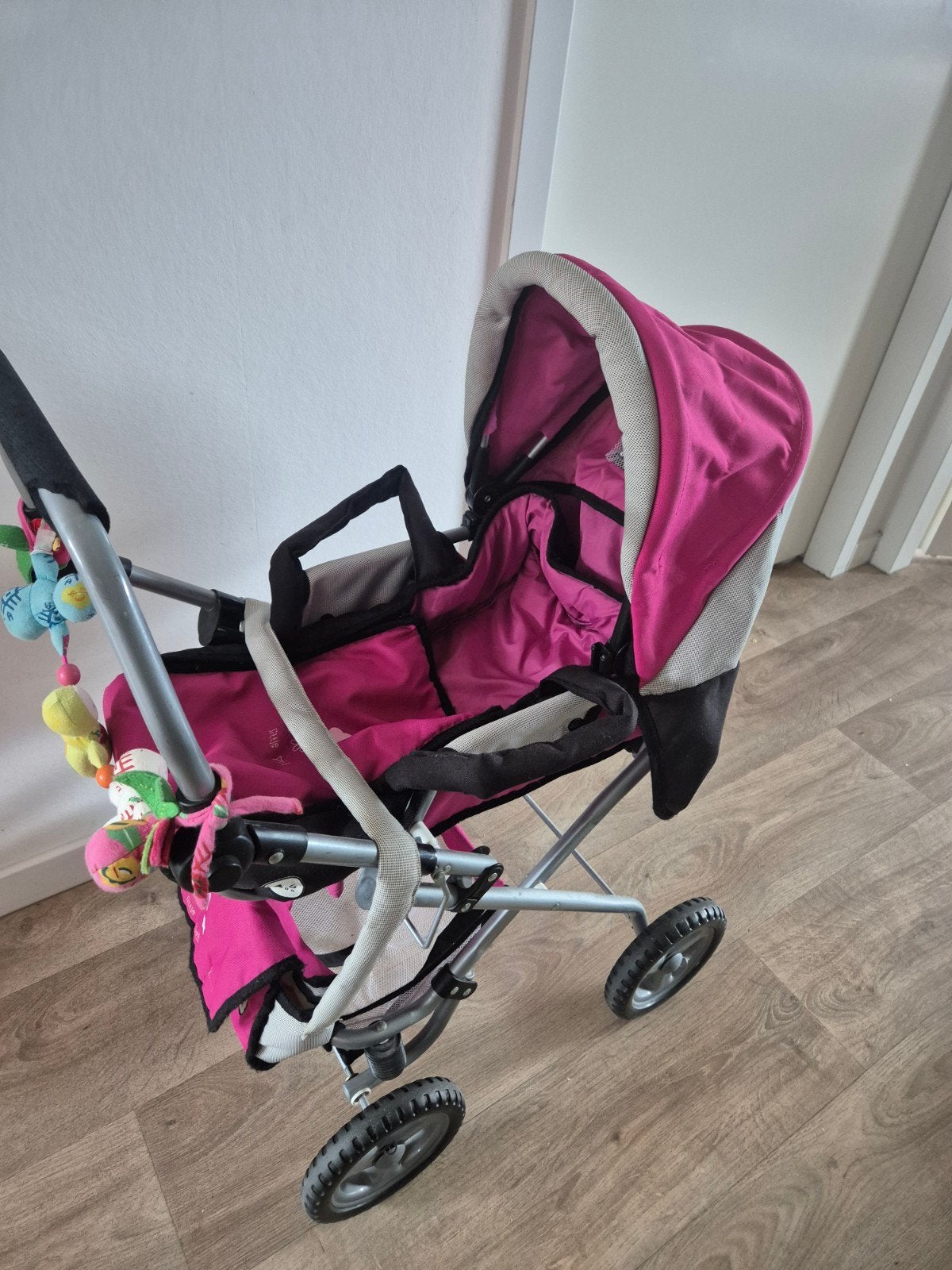 Roze kinderwagen voor de pop, Ophalen, Gebruikt