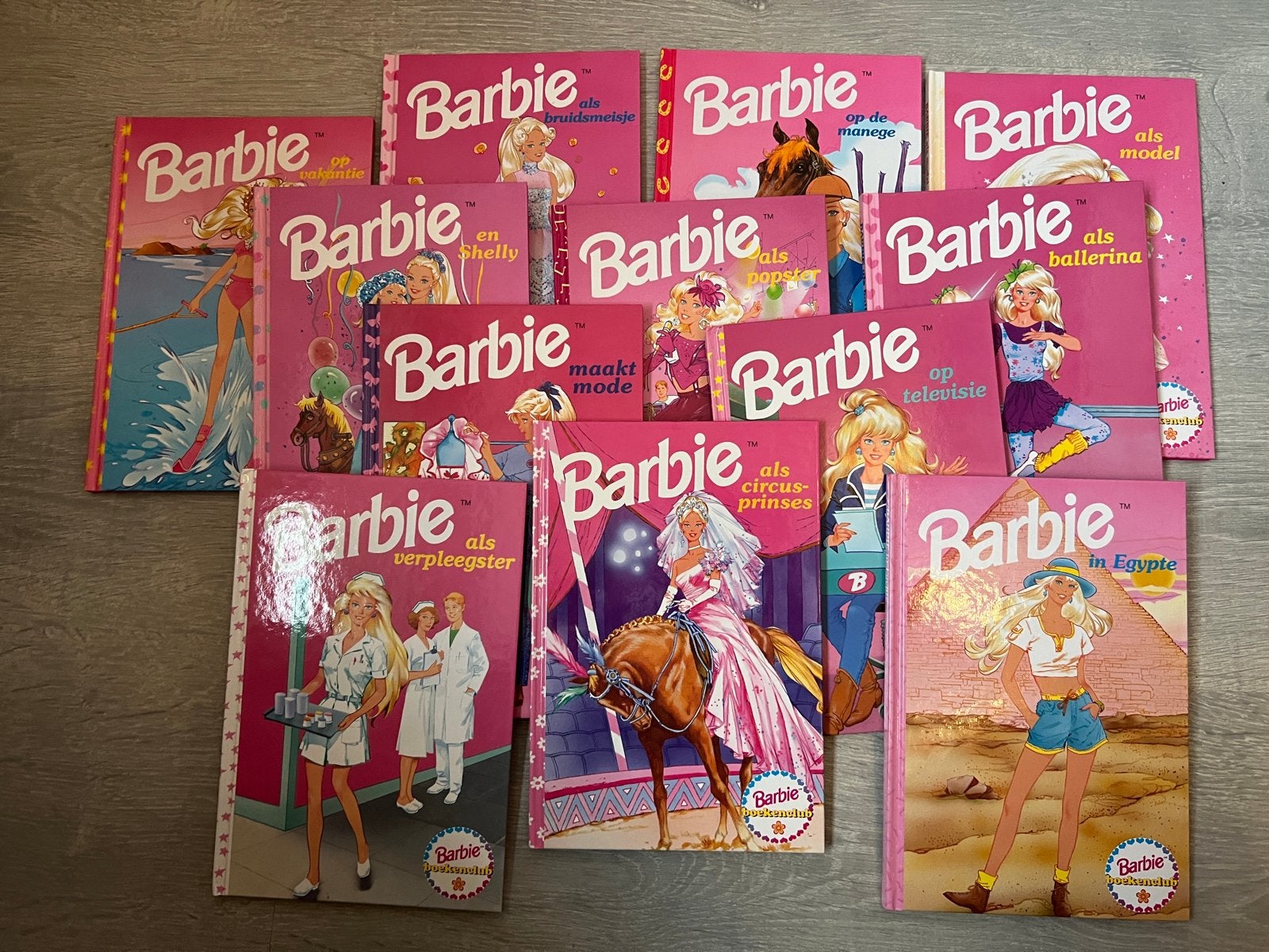 Barbie Boekenclub - 12 Boeken - Diverse Avonturen, Boeken, Kinderboeken | Jeugd | onder 10 jaar, Ophalen of Verzenden, Gelezen