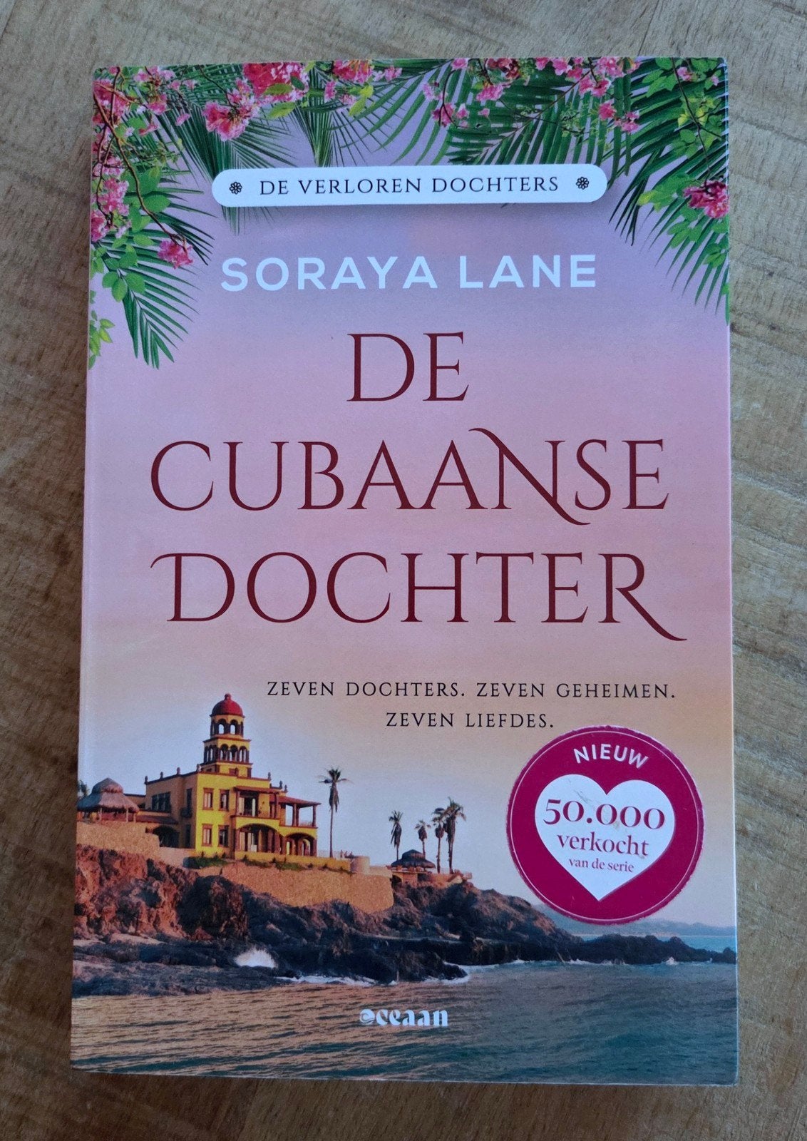 Soraya Lane - De Cubaanse dochter - De verloren dochters 2, Ophalen of Verzenden, Zo goed als nieuw, Soraya Lane