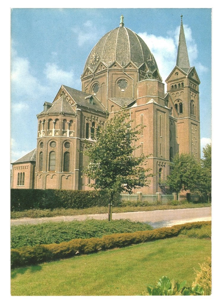 988434 Lierop 1181 N Br RK Kerk  - met mooie zegel Voetbal, Verzamelen, Ansichtkaarten | Nederland, Ophalen of Verzenden, 1980 tot heden