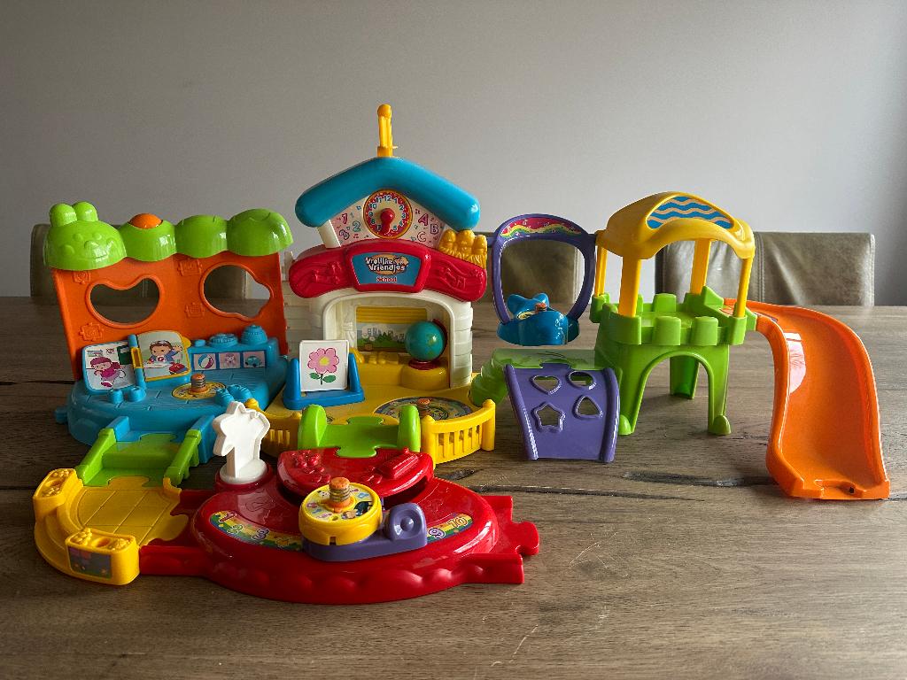 VTech Vrolijke Vriendjes school, Ophalen of Verzenden, Zo goed als nieuw, 2 tot 4 jaar