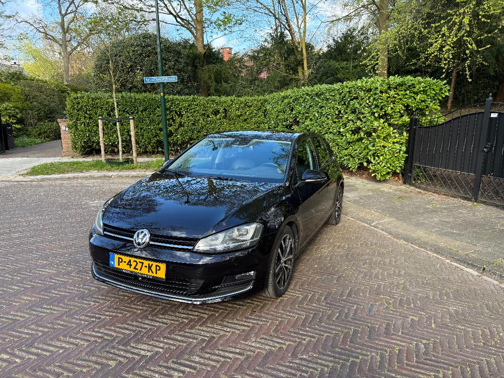 Golf 7 Highline, 1.4 TSI bluemotion, DSG, lane assist, Radar, Zwart, Leder, 1395 cc, 630 kg