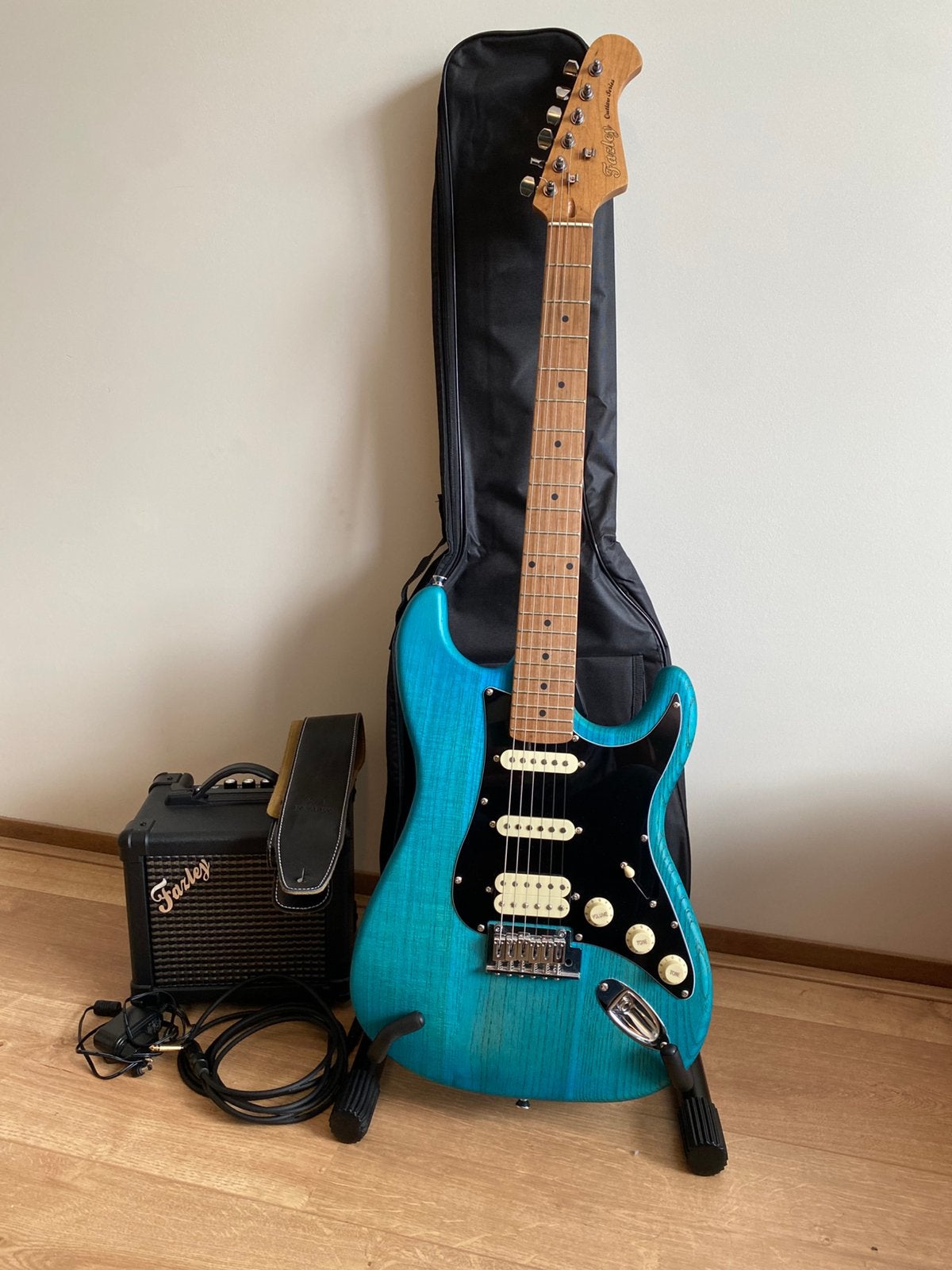 Fazley Outlaw Series blauwe elektrische gitaar, Overige merken, Met versterker, Ophalen of Verzenden, Zo goed als nieuw