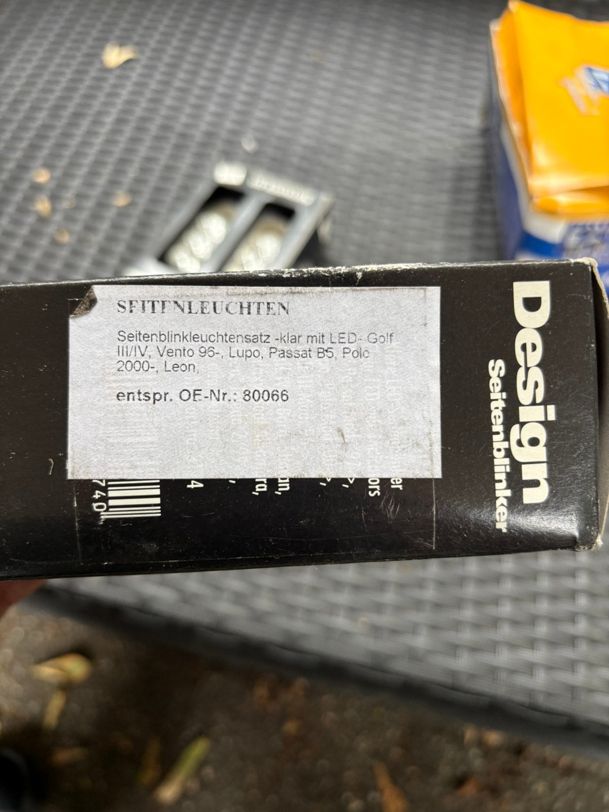 2 doosjes kniperlichten, Ophalen