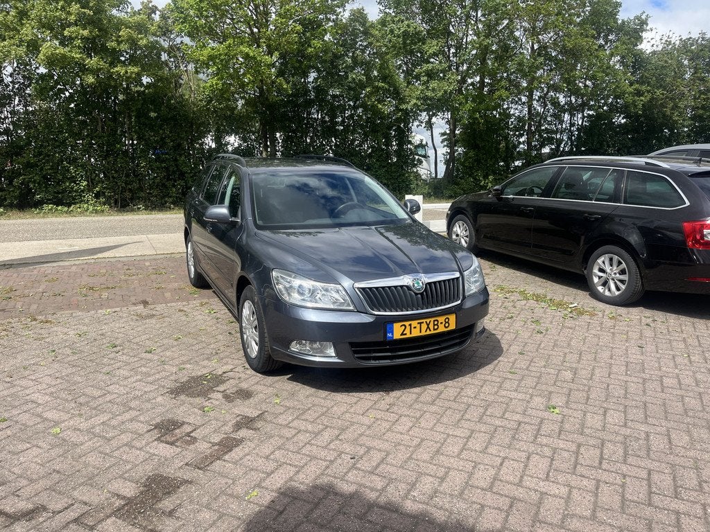 Skoda Octavia Combi 1.2 TSI Ambition TREKHAAK CRUISE CARPLAY, Voorwielaandrijving, Stof, Gebruikt, Zwart