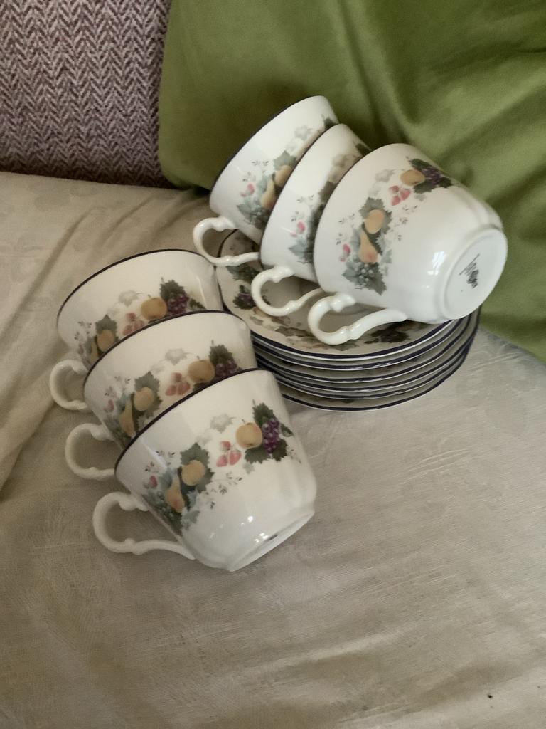 6 porseleinen kop en schotels met fruitdecor Royal Doulton, Ophalen of Verzenden, Zo goed als nieuw, Overige stijlen, Kop(pen) en/of Schotel(s)