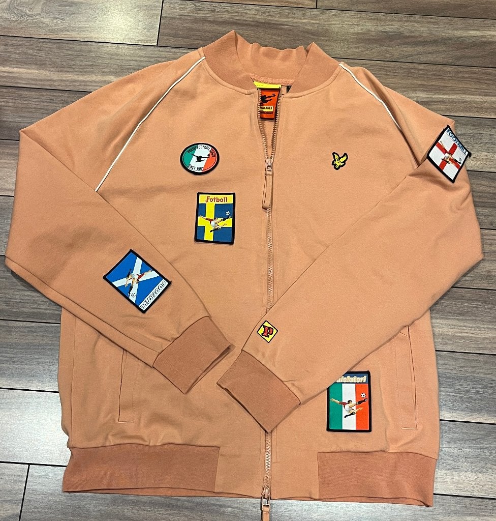 Stoer vest met voetbalbadges, Ophalen of Verzenden, Zo goed als nieuw, Maat 52/54 (L)