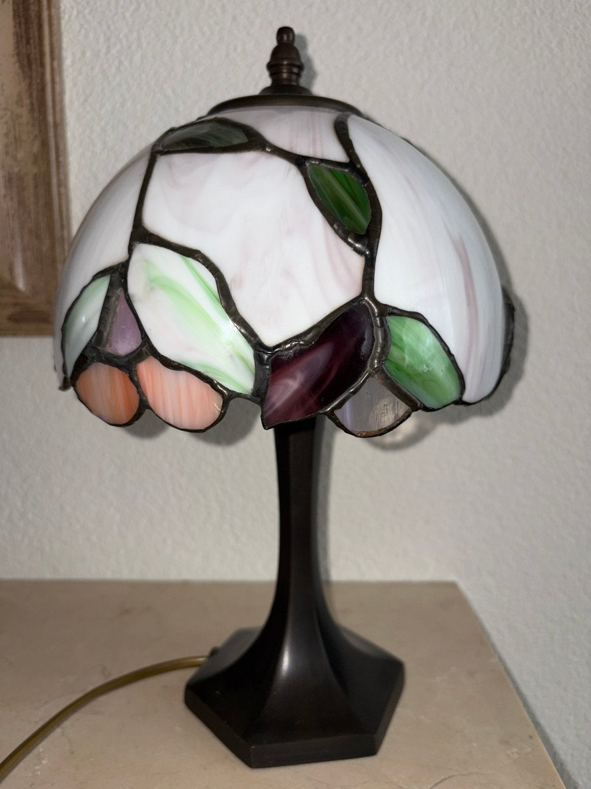 Tiffany Stijl Tafellamp met Gekleurd Glas, Antiek en Kunst, Ophalen of Verzenden