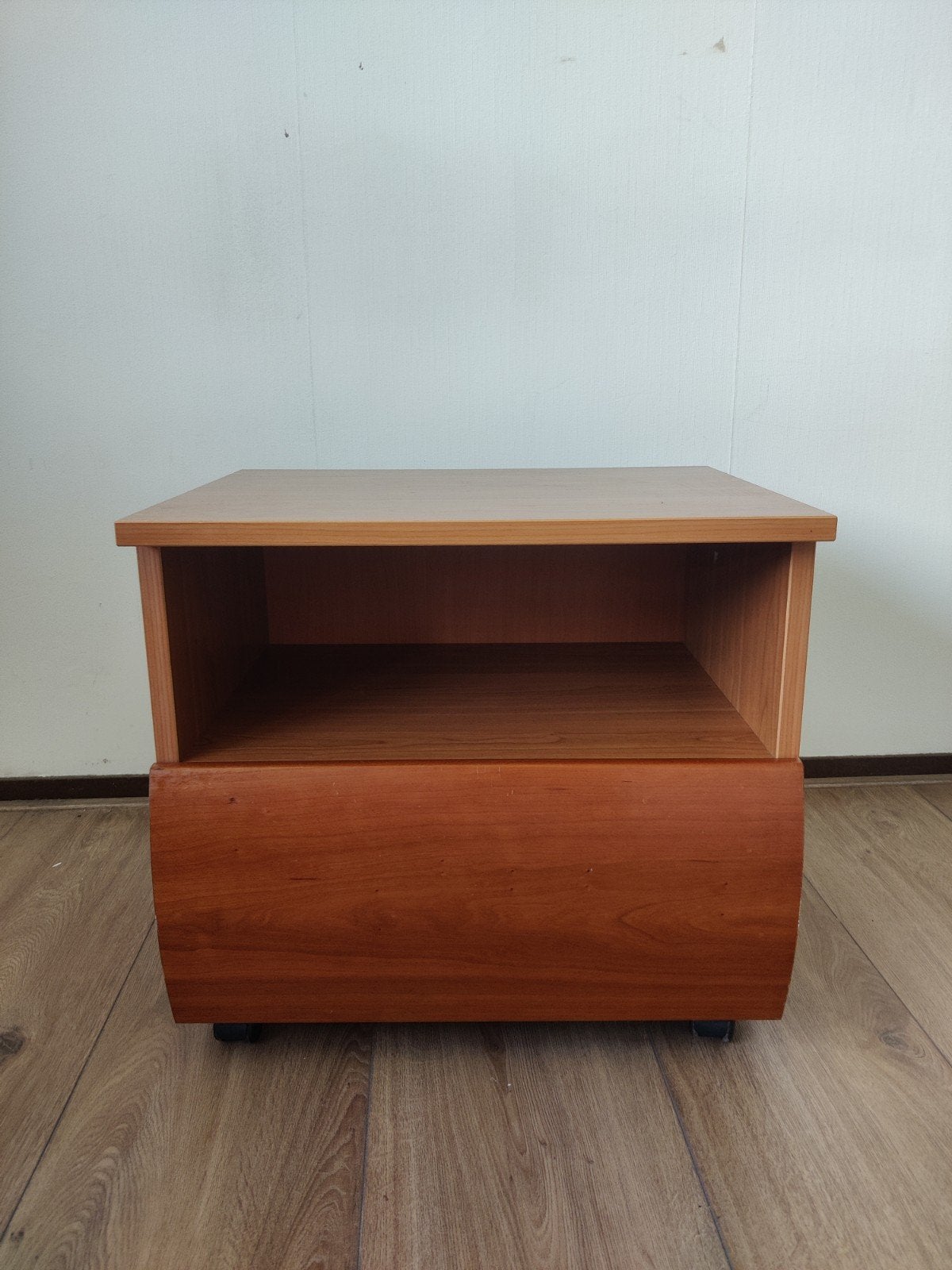 2 nachtkastjes op wielen gratis, Ophalen, Gebruikt, 45 tot 65 cm, Minder dan 55 cm