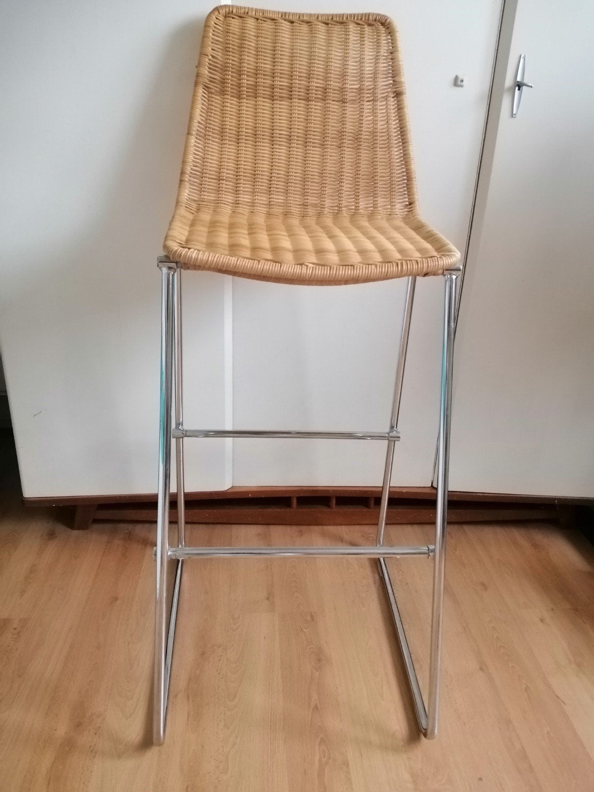 Mooie rieten barkruk met metalen onderstel, 1 kruk, Ophalen
