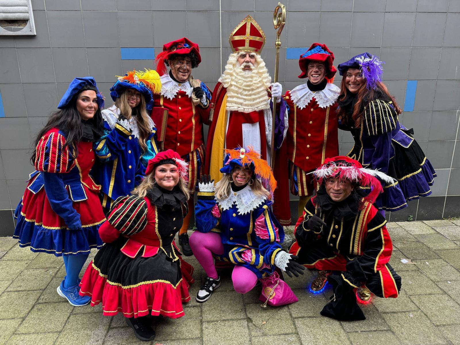 Sint en Piet aan huis of u bedrijf, Ophalen, Zo goed als nieuw