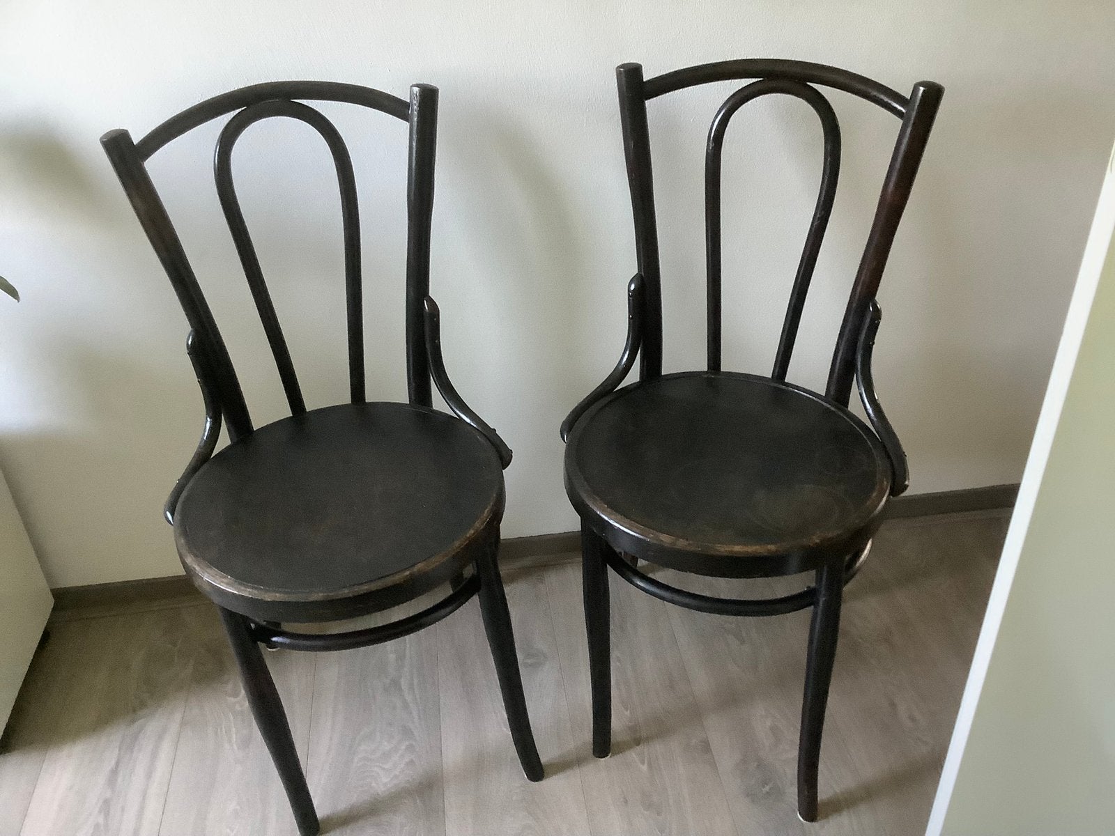 Te koop 2 mooie Thonet stoelen, Antiek en Kunst, Ophalen
