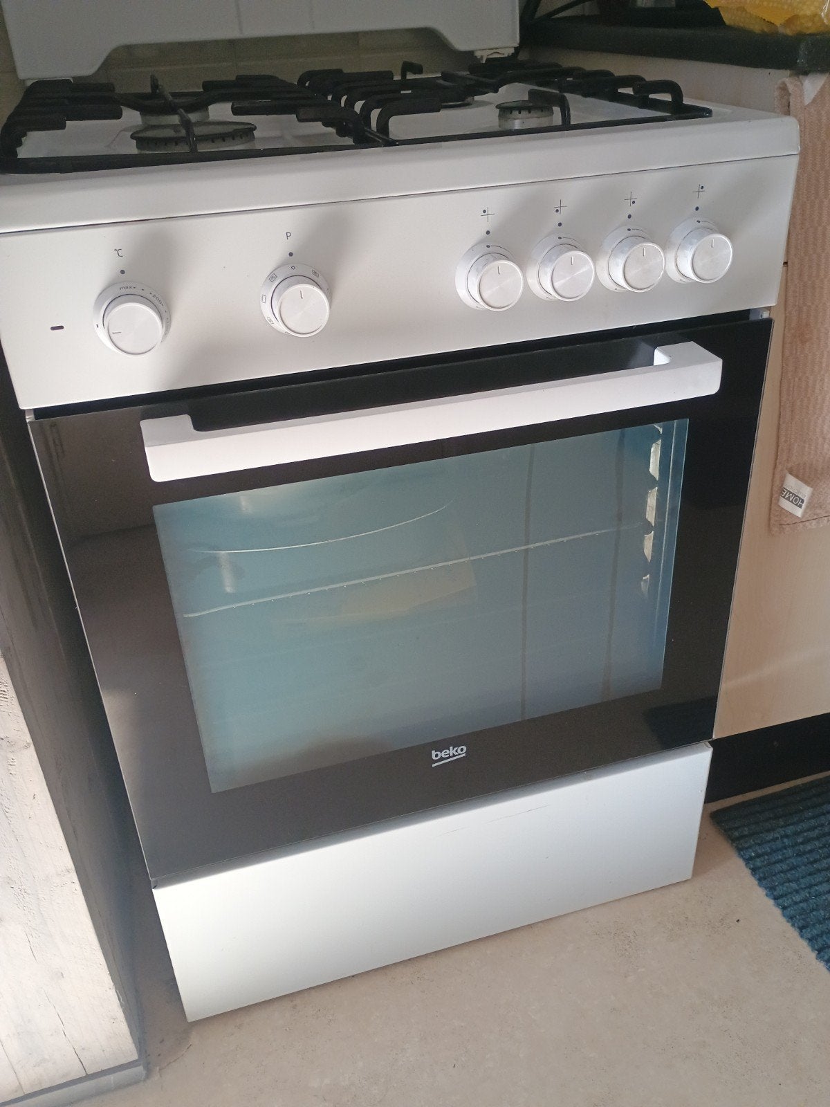 Beko Vrijstaand Gasfornuis met Oven, Ophalen, 60 cm of meer, 4 kookzones, Zo goed als nieuw