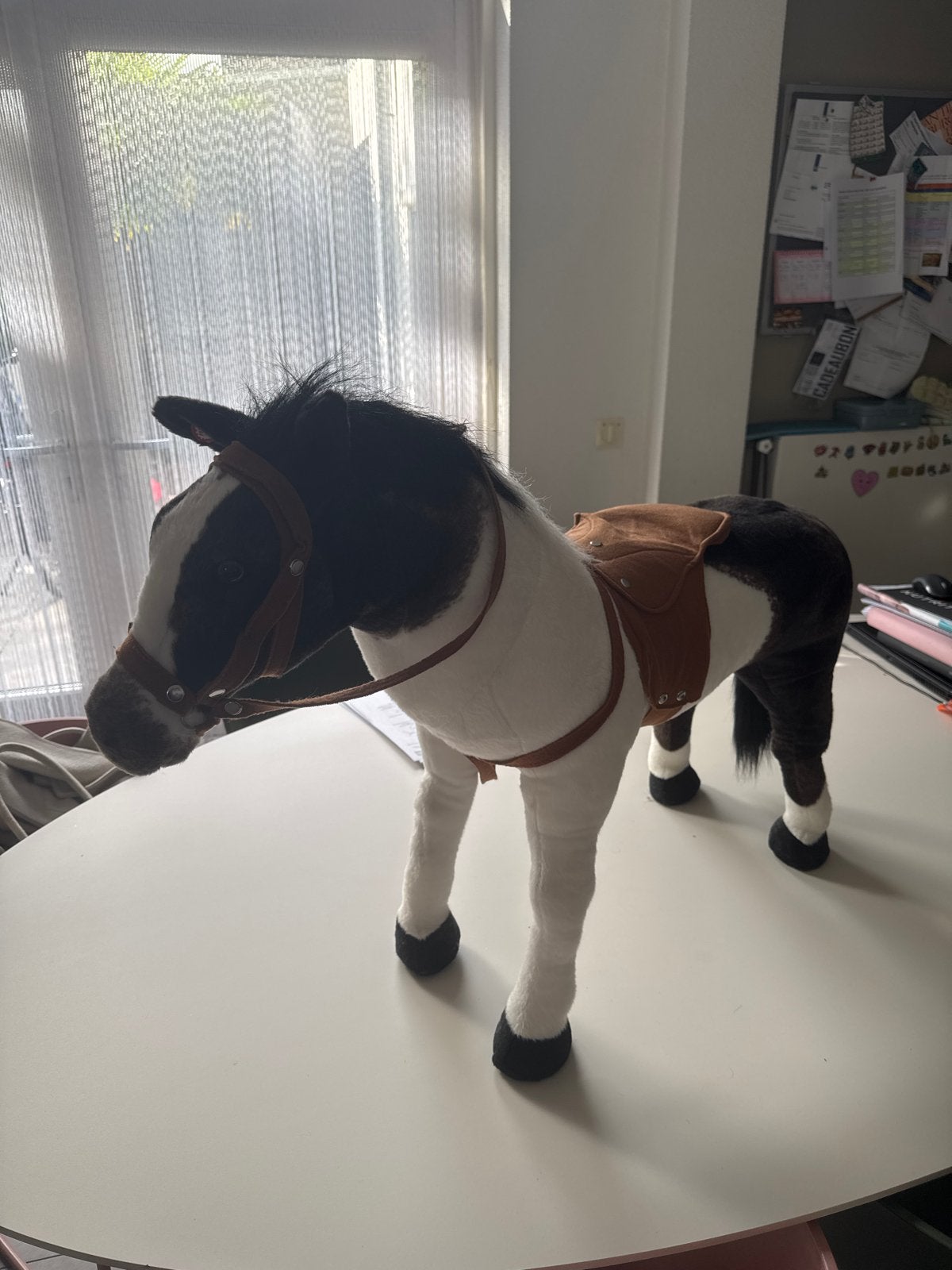 Groot pluche paard met zadel en hoofdstel, Paard, Ophalen of Verzenden, Zo goed als nieuw, Middelgroot (20 tot 80 cm)