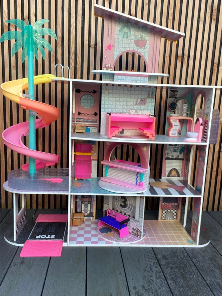 Poppenhuis LOL