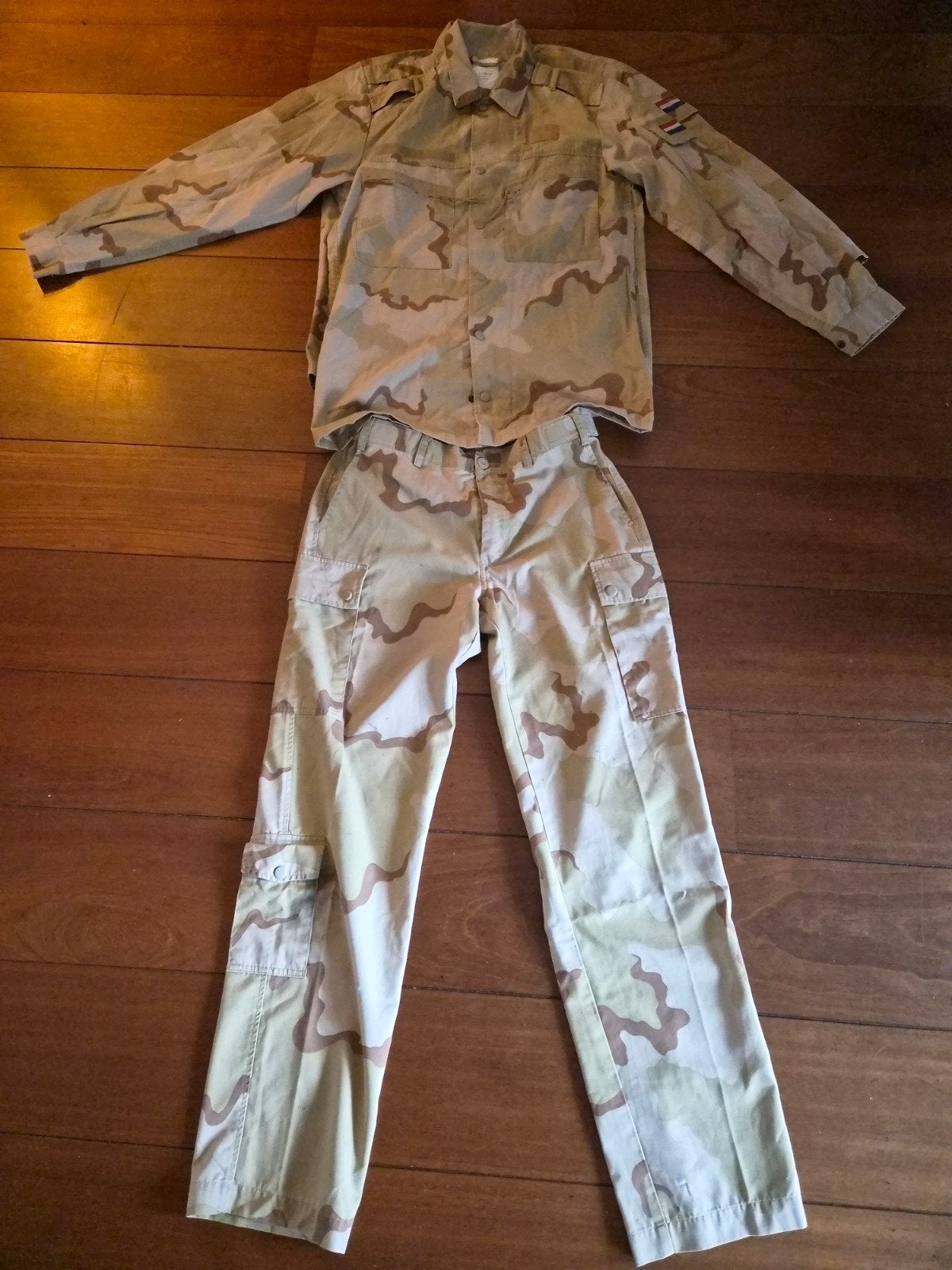 Defensie desert GVT broek + 2 GVT jasjes desert, Ophalen of Verzenden, Landmacht, Nederland, Kleding of Schoenen