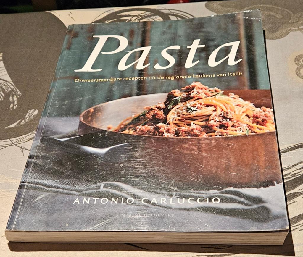 Pasta van Antonio Carluccio, Boeken, Kookboeken, Ophalen of Verzenden, Gelezen, Italië