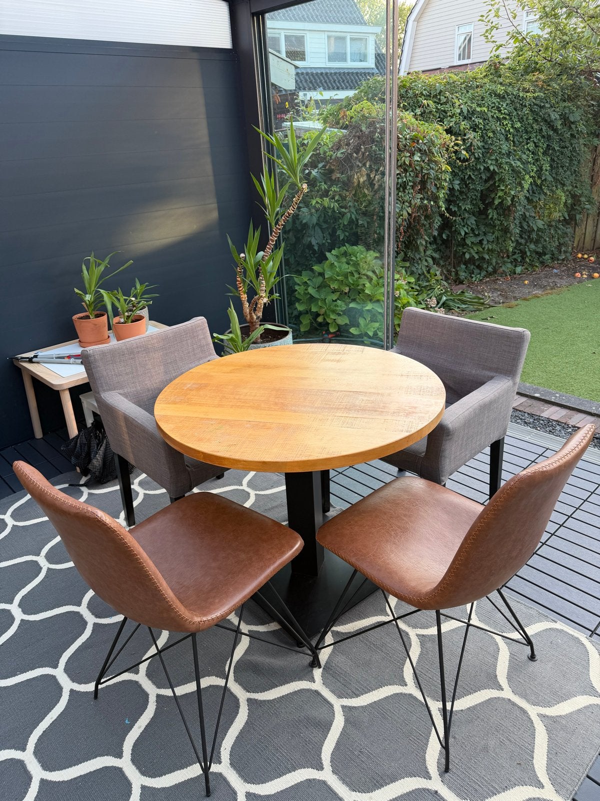 Dimehouse Industriële Bistrotafel met 5 Eetkamerstoelen, Tuin en Terras, Ophalen, Gebruikt, Rond, Hout
