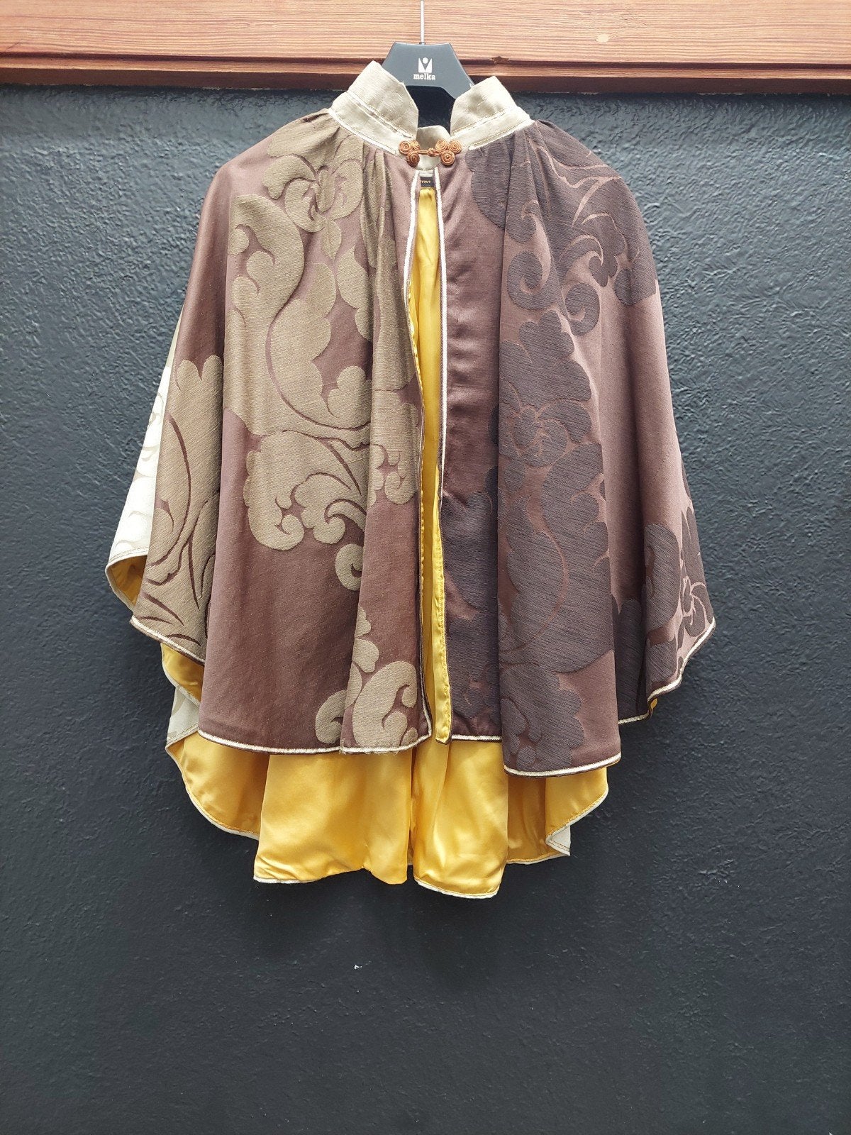 Barokke cape, one size, Kleding | Dames, Verzenden, Zo goed als nieuw, Bruin