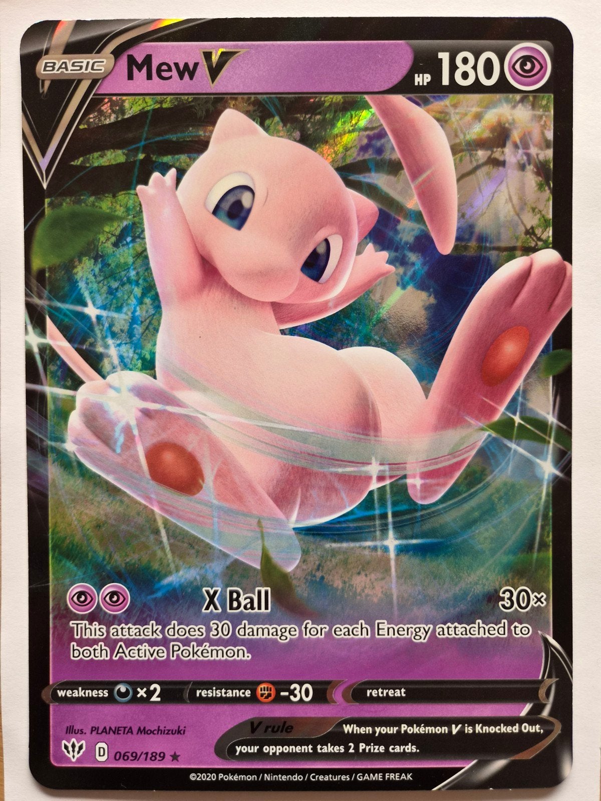 Mew V 069/189 Jumbo Pokémon Kaart, Ophalen of Verzenden, Zo goed als nieuw, Losse kaart, Foil